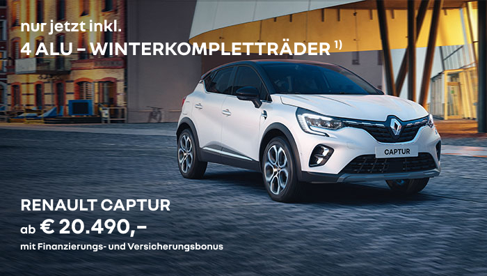 Weißer Renault Captur auf Stadtplatz