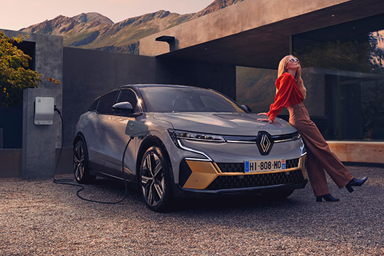 Megane E-Tech Electric Silber Vorne